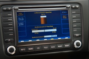 Display im Prototyp des Golf Plug-In-Hybrid. Foto: Volkswagen 